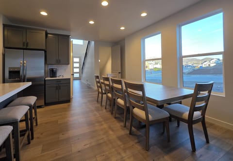 Dining table to go with your delicious dinner. Chairs and a bench to get cozy.