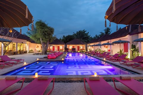 Outdoor pool, free cabanas, pool umbrellas