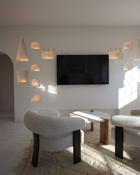 House, Patio | Living area | 50-inch Smart TV with digital channels