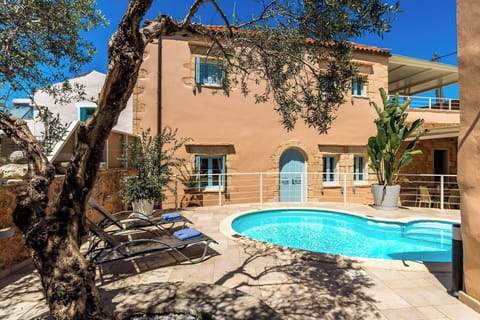 Building Exterior, Outdoor, Pool