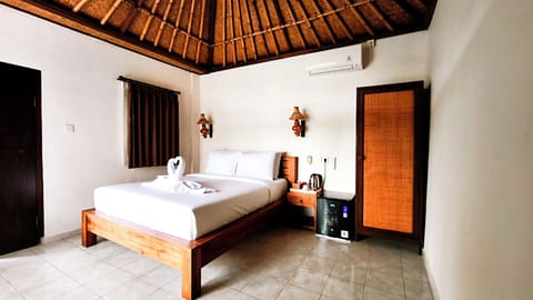 Deluxe Double Room, Garden View | In-room safe, desk, laptop workspace, free WiFi