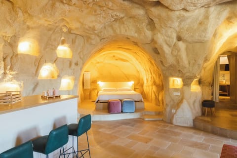 Luxury Suite, City View | Hypo-allergenic bedding, memory foam beds, minibar, in-room safe