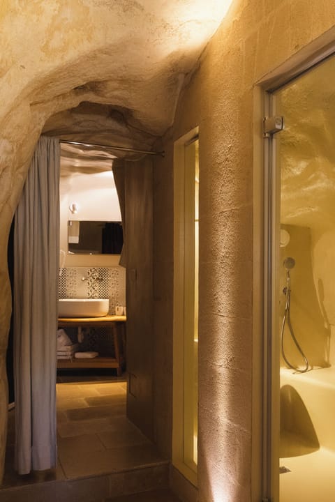 Luxury Suite, City View | Bathroom | Shower, free toiletries, hair dryer, slippers