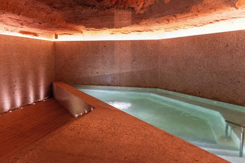 2 treatment rooms, massages