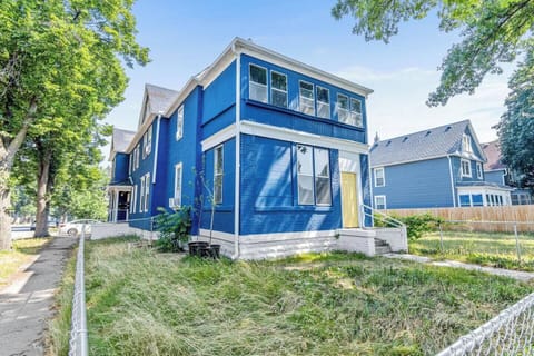 You'll have private access to the 2BR unit in this 4-plex. Check in seamlessly and easily through a Smart Keypad.

Book now to reserve a stay at Robin's Retreat, a peaceful home in a perfect location.