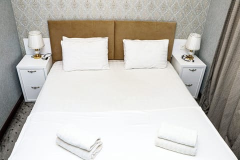 Double Room, City View | Desk, laptop workspace, soundproofing, WiFi (free)