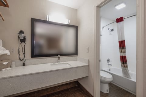 Superior Room, 1 King Bed, Non Smoking | Bathroom | Combined shower/tub, free toiletries, hair dryer, towels