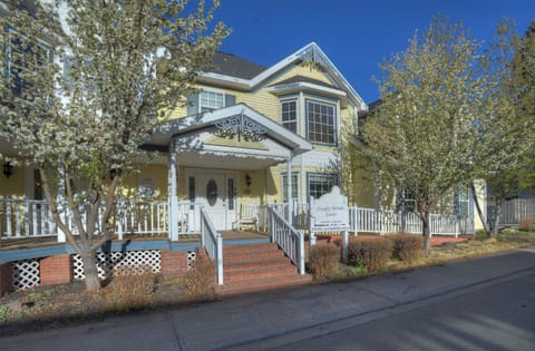 Welcome to Roseview Loft - Welcome to the Roseview Loft at the Dusty Rose Inn.