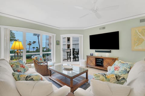 4202 Windsor | Spacious living room w/ ocean views - 4202 Windsor | Spacious living room w/ ocean views