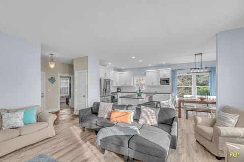 251202-Coastal Allure-43