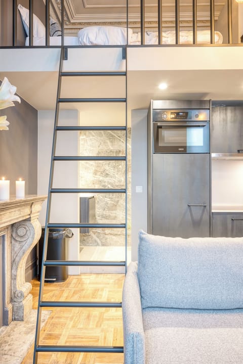 Studio Suite, Mezzanine | Laptop workspace, blackout drapes, iron/ironing board, free WiFi