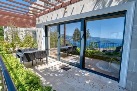 Premium Apartment, Sea View | Living area | 42-inch LED TV with satellite channels