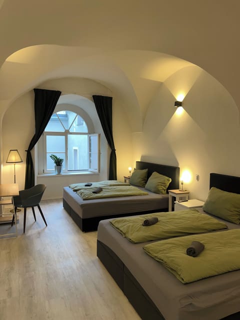 Deluxe Studio | Desk, soundproofing, free WiFi
