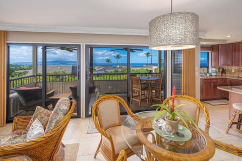 Condo, 1 King Bed, Balcony, Ocean View (Wailea Ekolu 407) | Interior