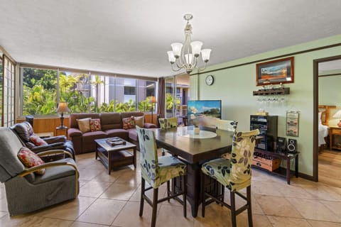 Condo, Multiple Beds, Balcony, Ocean View (Haleakala Shores A-308) | Dining