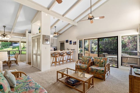 Condo, Multiple Beds, Balcony, Ocean View (Wailea Ekolu 1514) | Living area