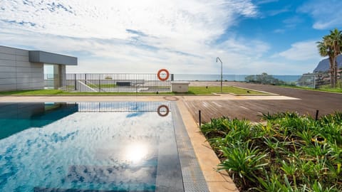 Relax by the shared pool under Madeira’s sun.
Your perfect coastal escape in the Lido area, steps from Praia Formosa.
#Funchal #Lido #PraiaFormosa #LovelyStay #PoolLife