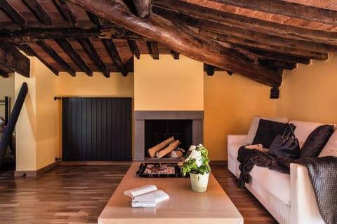 Deluxe Apartment with View and Garden Apartment in Emilia-Romagna