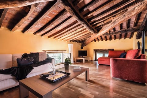 Deluxe Apartment with View and Garden Apartment in Emilia-Romagna