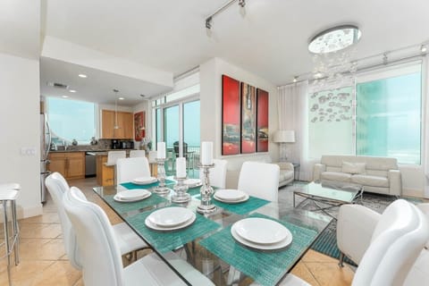 Living/Dining Area
