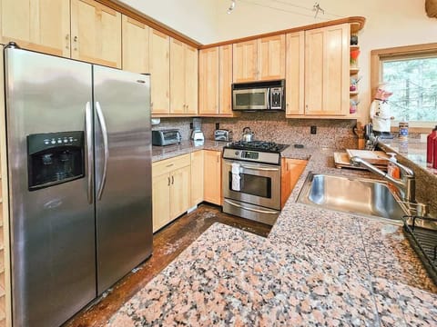Fully equipped kitchen for family cooking!