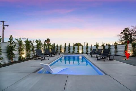 Palm Springs Sunview Escape—funky, remodeled retreat with mountain views, minutes to downtown. By Rather Be Properties