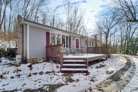 Roaring Spring Vacation Rental | 3BR | 2BA | Steps Required | 1,200 Sq Ft