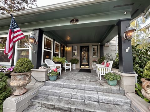 Grand welcoming entrance to Friedberger Manor