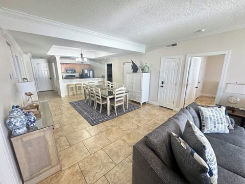 Huge Open Floorplan--Dining Room, Living Room, Kitchen