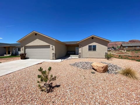 Welcome to Mimi's Place! This welcoming home sleeps 10 and is the perfect base camp for your southern Utah adventures!