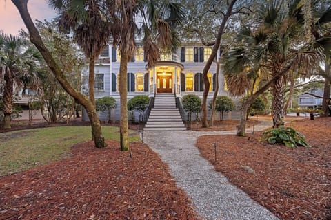 Welcome to 2981 Deer Point!