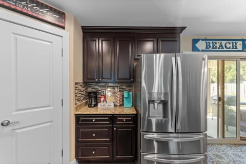 Wake up and get energized with the coffee bar.  Enjoy a flavored K-cup or make a pot of local coffee.