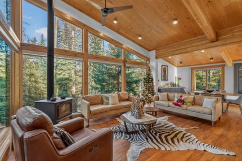 Living room- panoramic views- main level