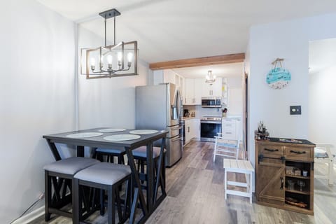 Sunset Bliss  Waterfront 2BD/2BA Condo with Stunning Boot Key Harbor Views Apartment in Marathon