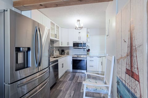 Sunset Bliss  Waterfront 2BD/2BA Condo with Stunning Boot Key Harbor Views Apartment in Marathon