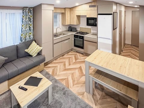 Open plan living space | The Shawl Retreat - Leyburn Caravan Park, Leyburn