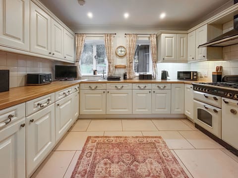 Kitchen | Forresters Cottage, Areley Kings, Near Stourport on Severn