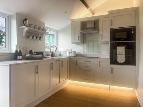 Kitchen | Garth Cottage, Keswick