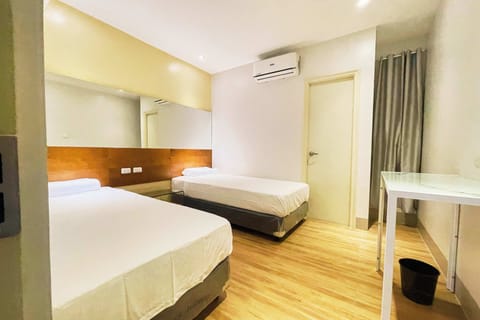 Twin Room | Desk, free WiFi