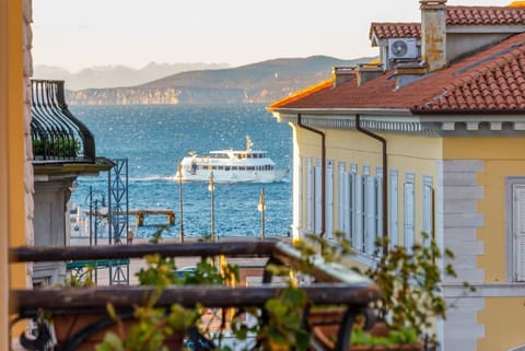 Elegant Historic Apartment in Trieste City Centre Apartment in Trieste