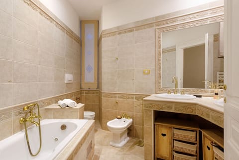 Elegant Historic Apartment in Trieste City Centre Apartment in Trieste