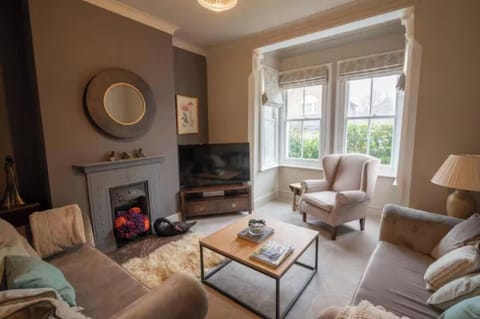 LIving room with flat screen TV