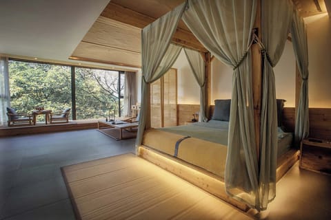 Senior Suite, Mountain View | Blackout drapes, soundproofing, WiFi (free), individually decorated