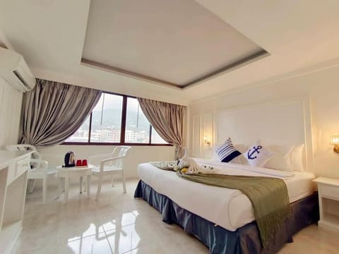 Standard Double Room | In-room safe, desk, laptop workspace, free WiFi