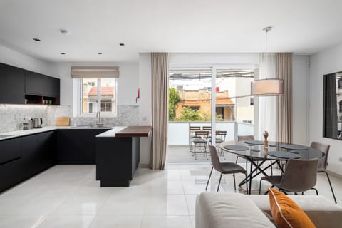 Apartment, 3 Bedrooms, Kitchen, City View | Living area | Flat-screen TV
