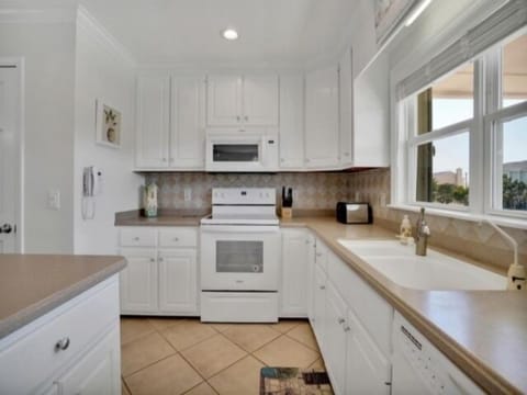 Indoors, Kitchen, Sink, Sink Faucet, Appliance