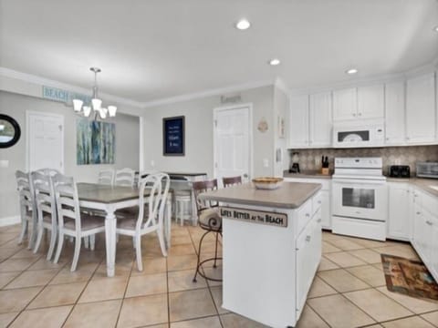 Indoors, Kitchen, Architecture, Building, Dining Room