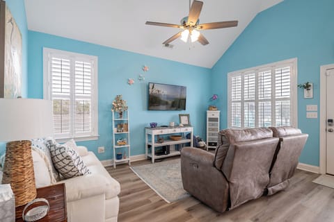 Welcome to Molly's Beachside Cottage!