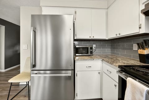 Comfort House, 3 Bedrooms, Pets Allowed | Private kitchen