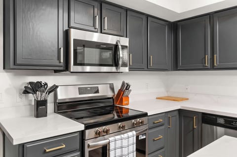 Sure, dining out is fun, but nothing beats your own vacation kitchen! Spacious, stylish, and fully equipped, it’s the perfect recipe for great meals (and even better company).